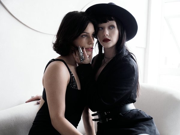 Découvrez les collants polaires transparents, confort et style !